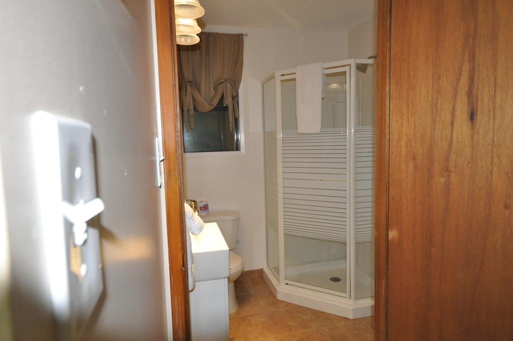 Garden House Hotel Кортни Екстериор снимка